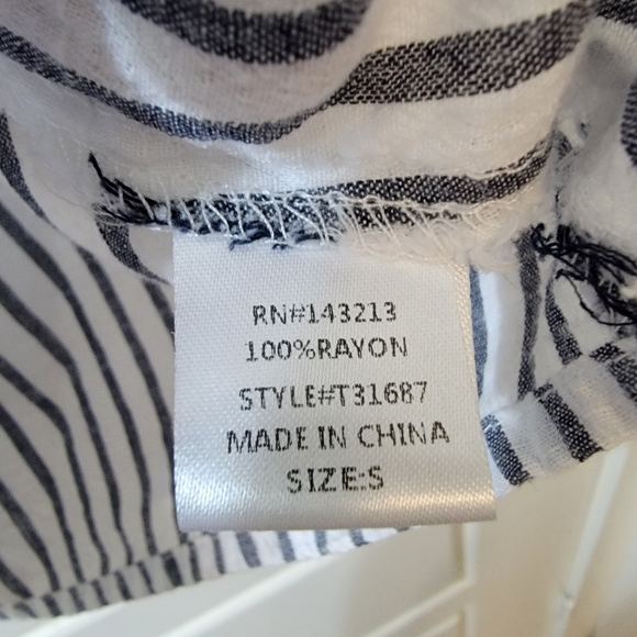 Laundry & Co. Ruffle Collar Top - Picture 4 of 4